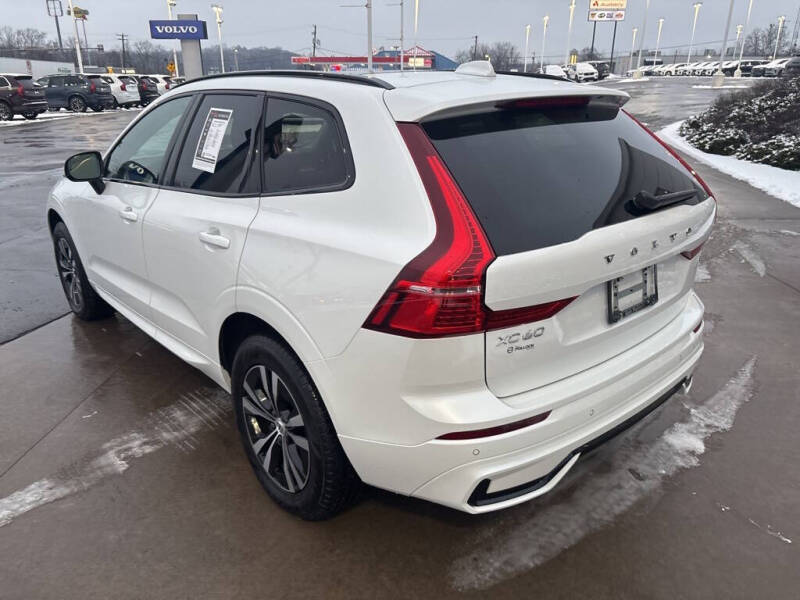 2025 Volvo XC60 B5 Core Dark Theme