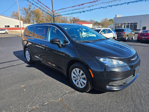 2020 Chrysler Voyager for sale at Lemond's Chrysler Center in Fairfield IL