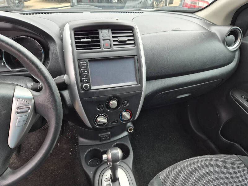 2019 Nissan Versa SV