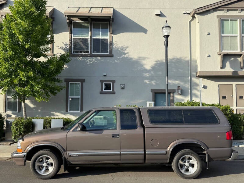 2000 Chevrolet S-10 LS