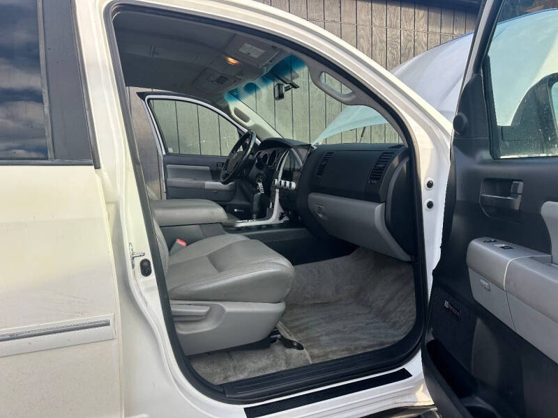 2008 Toyota Sequoia SR5