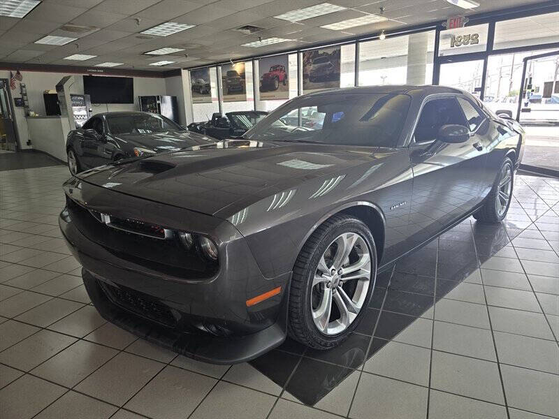 Lt. Gray 2021 Dodge Challenger R/T R/T 2dr Coupe 1