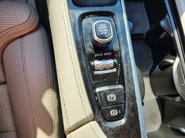 2020 Volvo XC90 T6 Inscription 6-Passenger