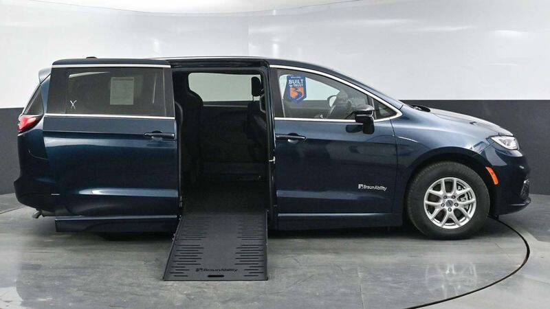 2024 Chrysler Pacifica Touring