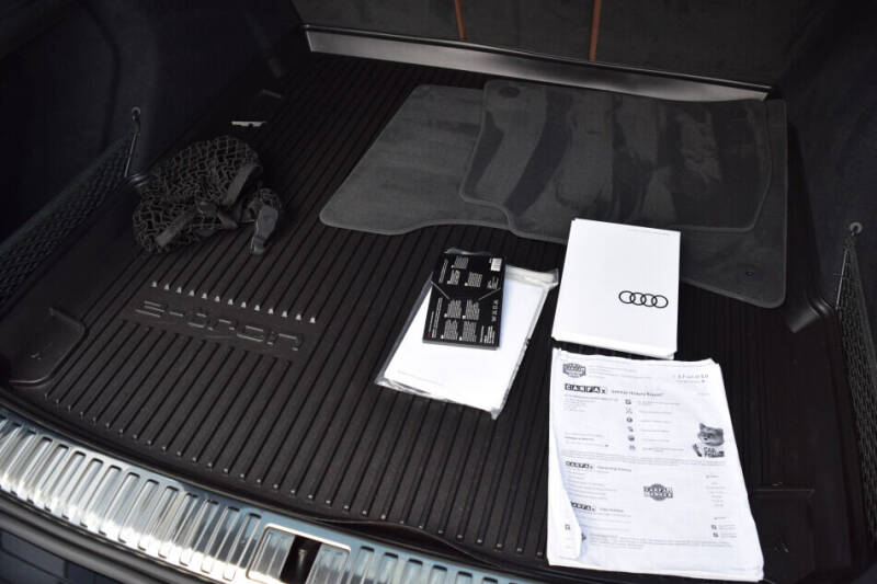 2022 Audi e-tron quattro Premium