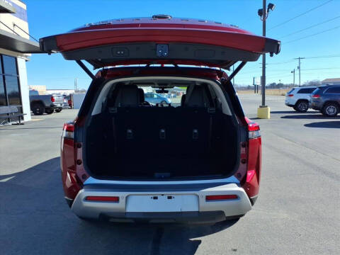 2023 Nissan Pathfinder SL