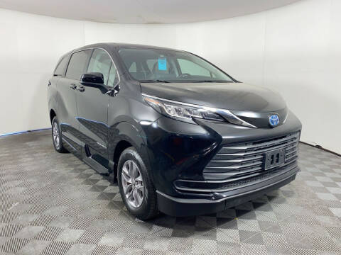 2023 Toyota Sienna LE 8-Passenger