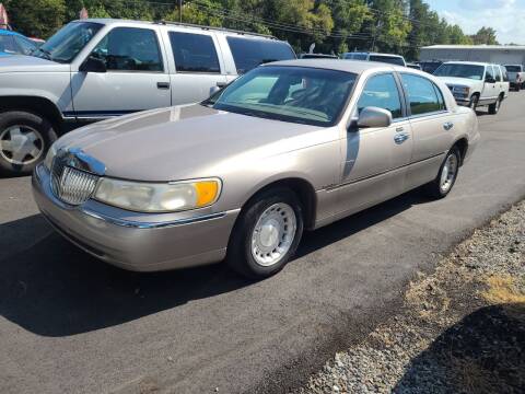2001 Lincoln Town Car for sale at TR MOTORS in Gastonia NC