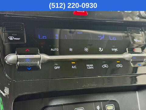 2023 Kia Carnival EX