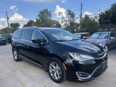 2017 Chrysler Pacifica Touring-L Plus