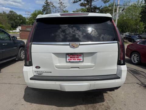 2016 Cadillac Escalade Luxury Collection