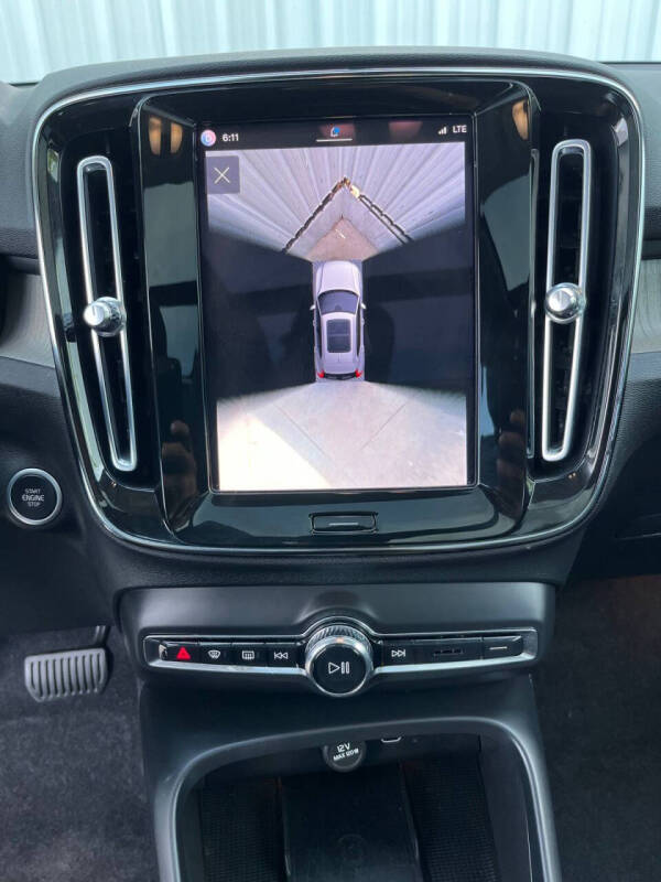 2023 Volvo XC40 B5 Plus Bright Theme