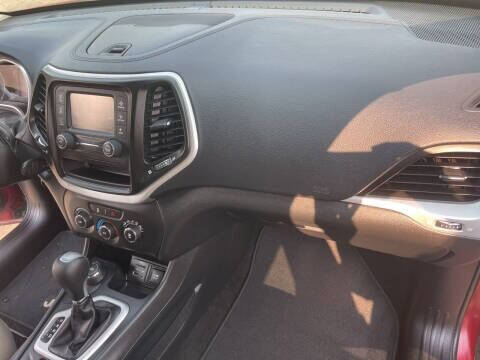 2016 Jeep Cherokee Sport