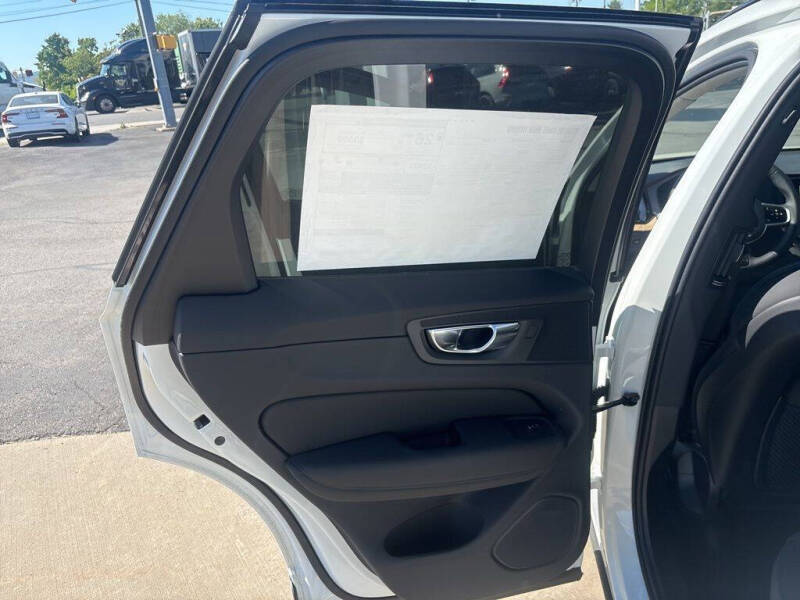 2026 Volvo XC60 B5 Plus