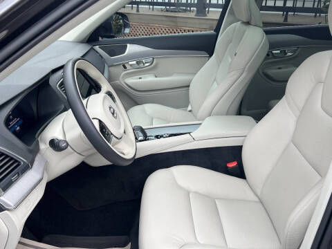 2024 Volvo XC90 B5 Core Bright Theme