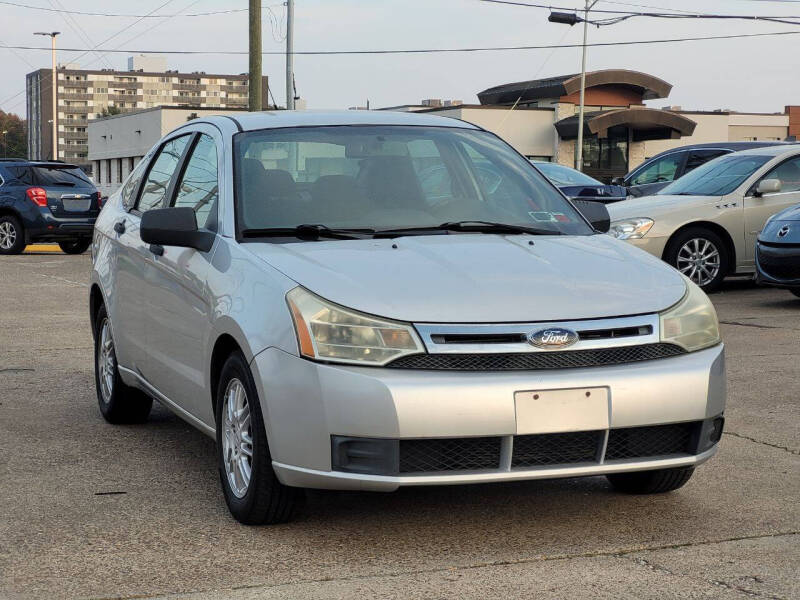 2010 Ford Focus SE photo 2