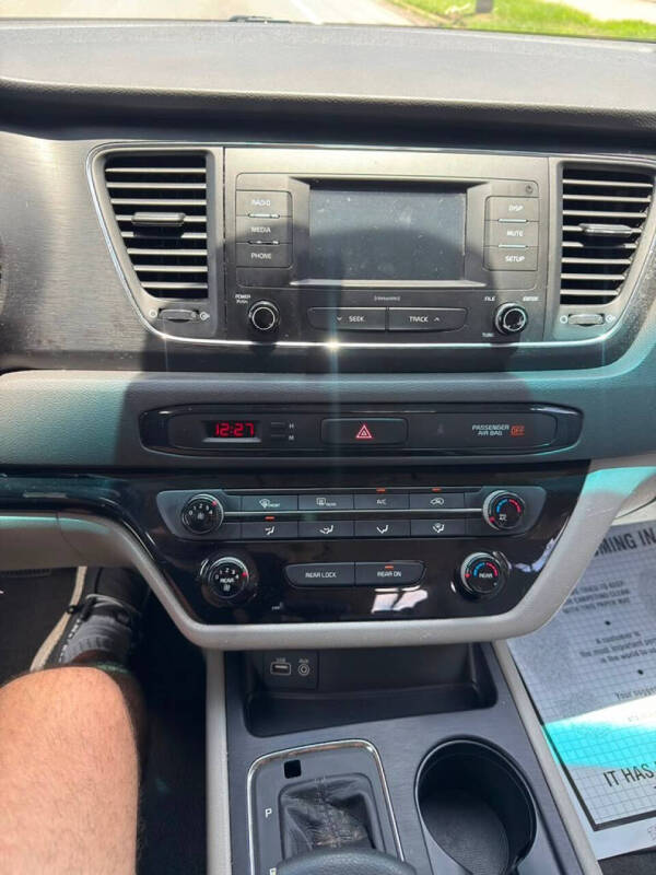 2017 Kia Sedona L
