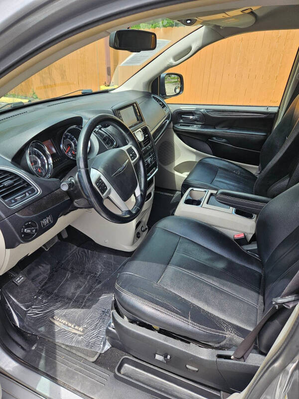 2016 Chrysler Town and Country Touring