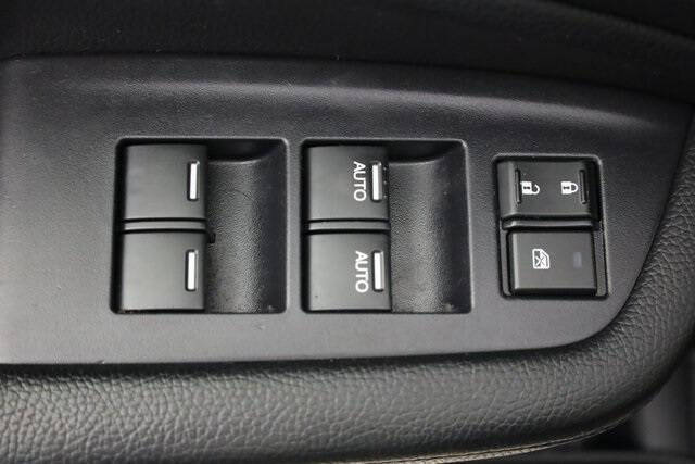 2019 Honda Pilot Touring w/Rear Captain's Chairs