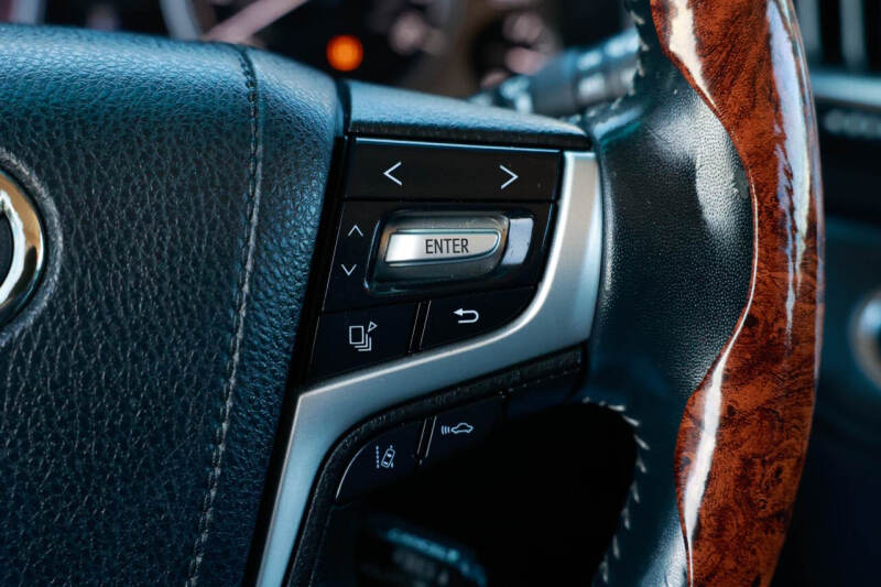 2017 Toyota Land Cruiser