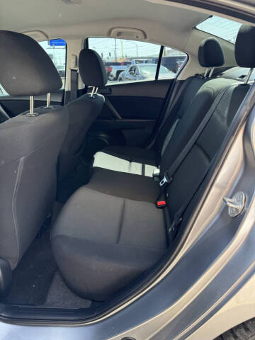 2011 Mazda MAZDA3 i Sport