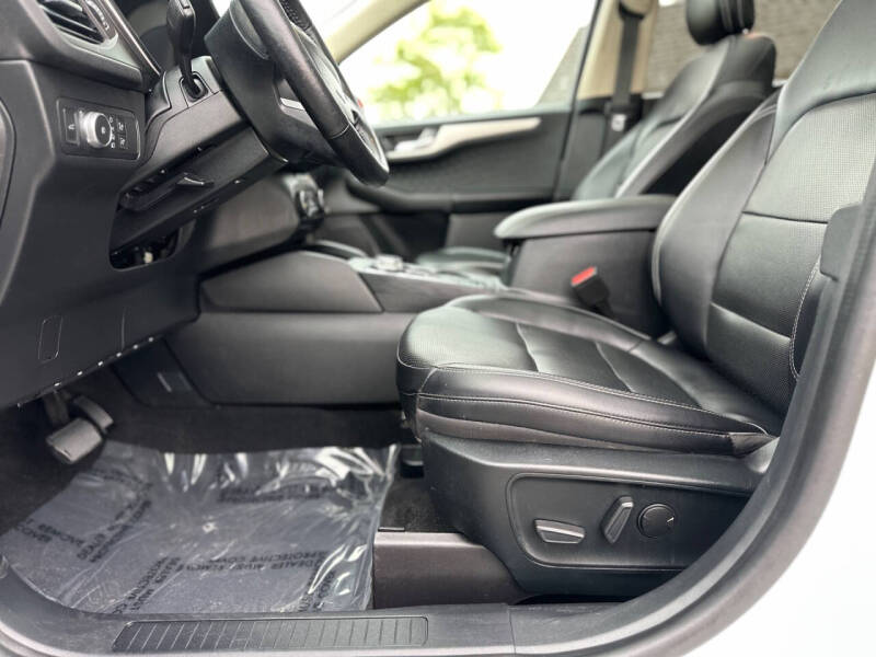 2020 Ford Escape SEL