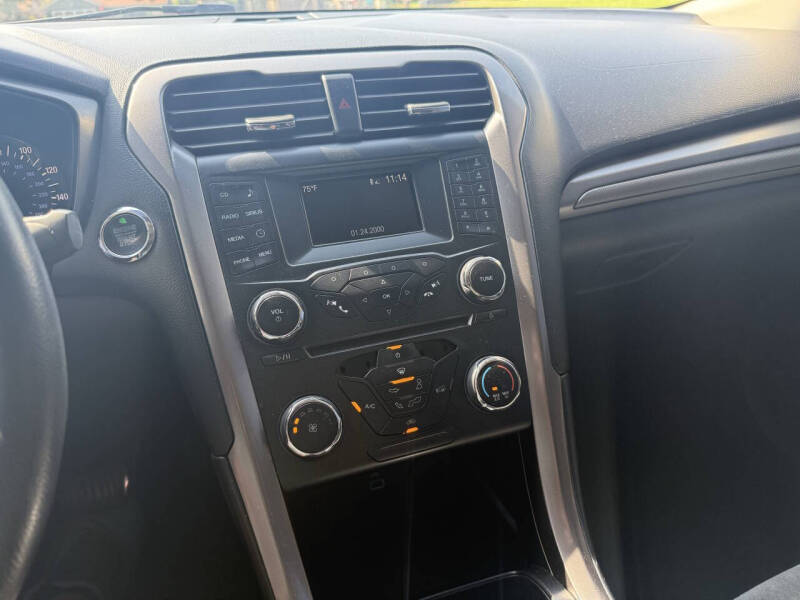 2017 Ford Fusion SE