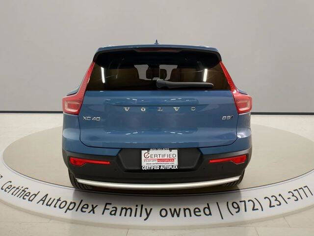 2025 Volvo XC40 B5 Plus Bright Theme