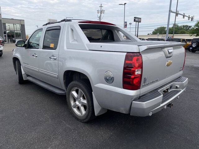 2011 Chevrolet Avalanche LS