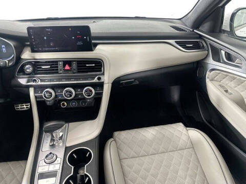 2023 Genesis G70