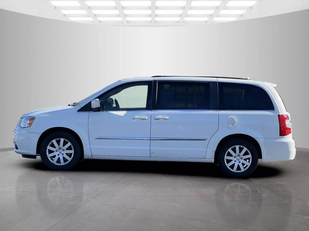 2013 Chrysler Town and Country for sale at Used Cars Toledo in Oregon, OH