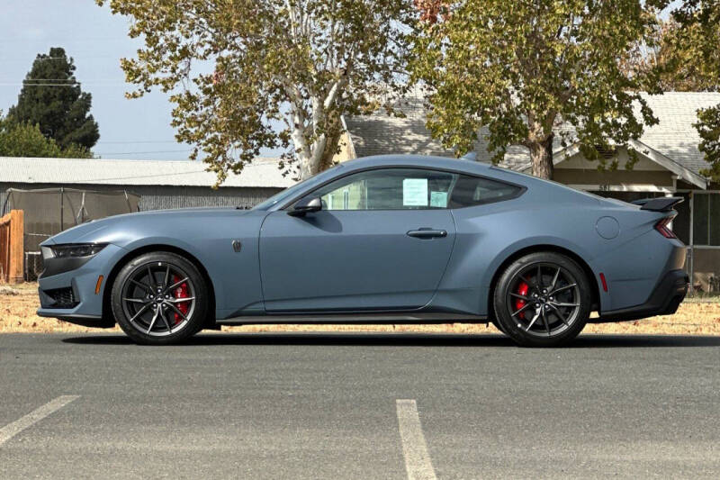 2025 Ford Mustang Dark Horse