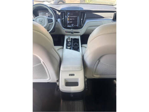 2019 Volvo XC60 T8 eAWD Momentum