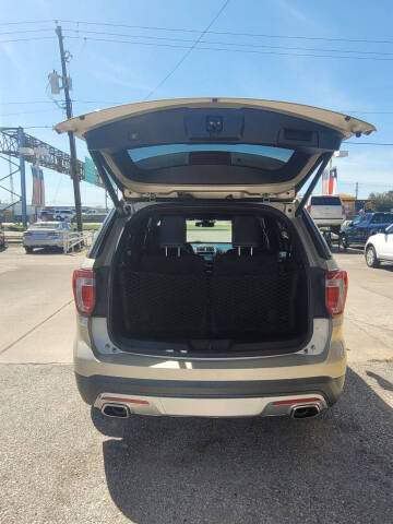 2017 Ford Explorer Platinum