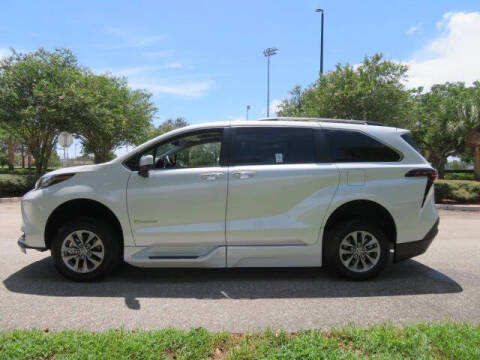 2023 Toyota Sienna XLE 8-Passenger