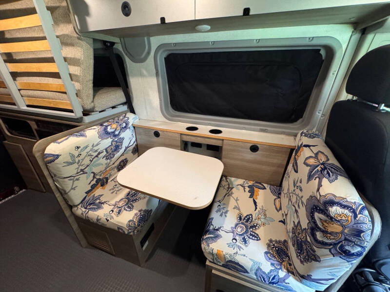 2022 Winnebago Solis