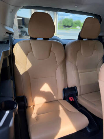 2016 Volvo XC90 T6 Momentum