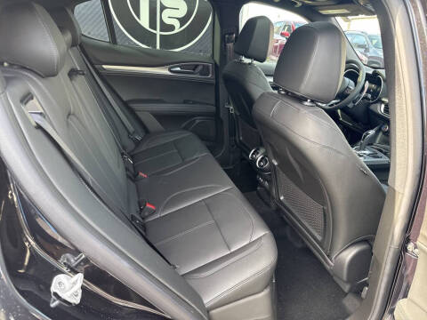 2025 Alfa Romeo Stelvio