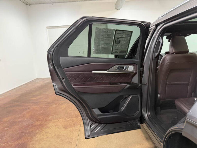 2025 Ford Explorer Platinum