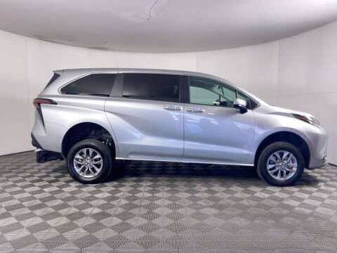 2023 Toyota Sienna LE 8-Passenger