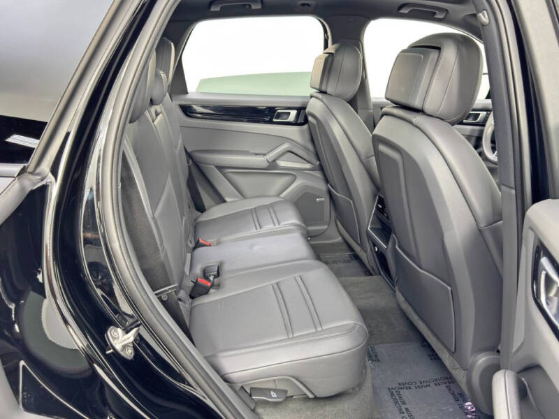 2022 Porsche Cayenne Platinum Edition