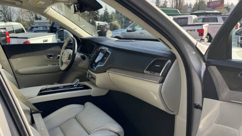 2023 Volvo XC90 Recharge T8 Ultimate Bright Theme 6P