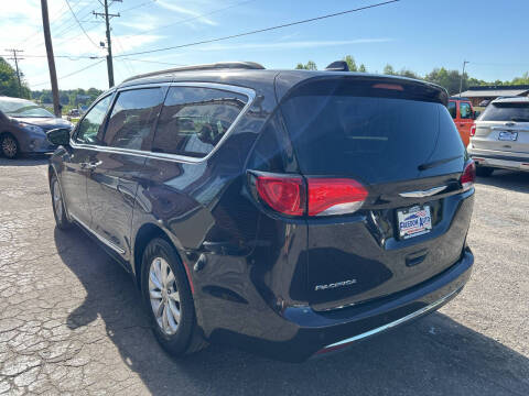 2017 Chrysler Pacifica Touring-L