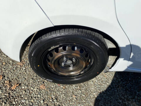 2018 Toyota Yaris 5-Door LE