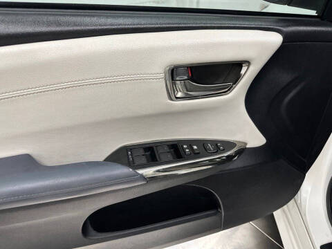 2013 Toyota Avalon XLE