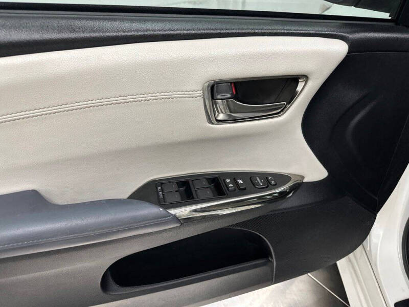 2013 Toyota Avalon XLE