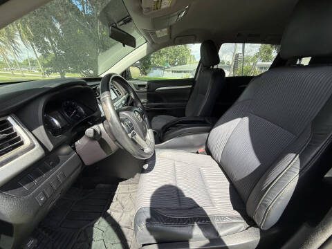 2014 Toyota Highlander LE