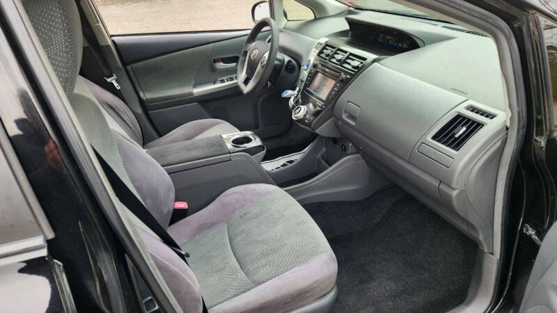 2013 Toyota Prius v Two