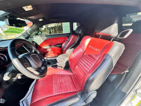 2015 Dodge Challenger R/T Scat Pack Shaker