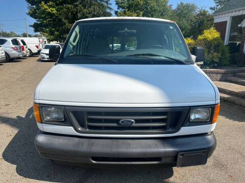2003 Ford E-Series E-150 Base
